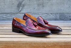 Style: 503-66E-Burgundy Unique Crocodile Printed Embossed Calfskin slip-on Loafer from our Carrucci by Maurice collection features soft Calfskin lining, matching Tassels, a clean welt, and a Rubber Sole! Cordovan Shoes, Shoe Horn, Shoe Tree, Horse Hair, Suede Shoes, Shoe Box, New Shoes, Water Repellent, Leather Shoes