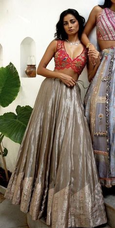 Mehandi Outfit, Lehenga Saree Design, Trendy Outfits Indian, Indian Outfits Lehenga, Lehenga Designs Simple, Indian Bride Outfits, Traditional Indian Dress, Fashionably Late, Half Saree Designs