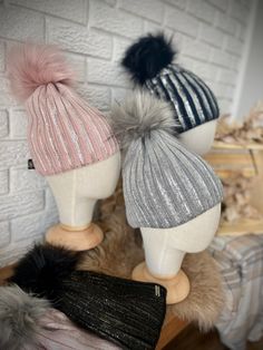 💖 Fur pom pom fleece lined beanie, amazing European style. 💖 --Faux Fur, all around the stylish hat - this is Our Bestseller --Uses are endless from a high school teen to a ski lover mom. Key Features: -- One size Small to Large -- Cable Knit Trendy Pattern -- Fleece-lined non itchy -- High quality, comfortable, warm, windproof, cozy, stylish -- Material 100% Acrylic Yarn -- Breathable -- Faux Fur PomPom Gray or Pink ❤ SIZING & FIT Fits both teenage girls and adult ladies! With their stretchy Women Winter Hat, High School Teen, Chunky Hat, Beanie Hats For Women, Hat Knit, Stylish Hats, Women's Beanie, Winter Hats For Women, White Hat