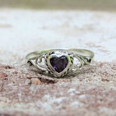 Vintage Sterling Silver Amethyst Heart Filigree Ring ....Marked 925...Total of weights 1.2grams....Measure of Face 5.9MM...It's in very good condition. Vintage Promise Rings Silver, Goth Promise Ring, Hippie Engagement Rings, Rings Aesthetic Vintage, Amethyst Ring Silver, Silver Gemstone Rings, Amethyst Wedding Ring, Amethyst Ring Vintage, Sterling Silver Stackable Rings