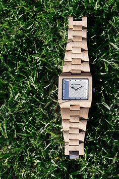 Stand apart from the crowd with a unique 100% natural wood watch! Vintage Editorials, Men's Gifts, Maple Wood, Arm Candy, Wood Watch, Modern Vintage, Timeless Pieces, Tech Accessories, Fall Fashion