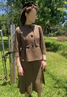 Talbots Blazer Wool Houndstooth Browns Jacket Skirt Suit Peplum 40s 50s Style  | eBay Vintage Fitted Houndstooth Blazer, Vintage Houndstooth Outerwear With Notch Lapel, 60s Skirt Suit, 1940s Skirt Suit, 1960s Skirt Suit, Brown Jacket, Suit Separates, Skirt Suit, 50s Fashion