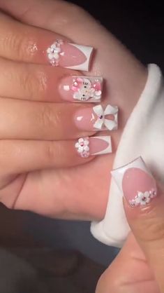 Short Acrylic Nails Designs Hello Kitty, Short Nails Acrylic Flowers, Nail Inspo For 10 Yo, Short Painted Nails Design, Back To School Nails Acrylic Square Medium, Hello Kitty Nail Inspo Short, Short Nails Ideas Hello Kitty