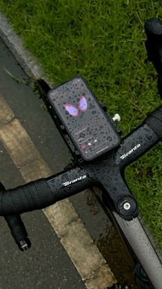 Road Bike Wallpaper, Aesthetic Cycling, Cycle Aesthetic, Cycling Aesthetic, Bicycle Aesthetic, Bike Aesthetic, Fixie Bike, Triathlon, Bmx