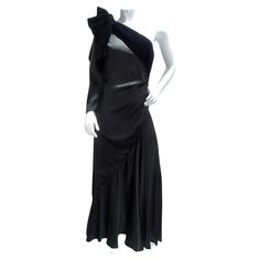 Introducing the Lanvin Haute Couture 1980s Velvet Bias Cut Black Gown, a breathtaking masterpiece that epitomizes timeless elegance and sophistication. This incredible gown showcases Lanvin's signature craftsmanship and attention to detail, making it a true statement piece. Crafted from luxurious black velvet, the gown features a bias cut that elegantly drapes and flares out at the bottom, creating a flattering silhouette that exudes grace and poise. The asymmetric one-sleeve style adds a modern Manolo Blahnik Heels, Jeanne Lanvin, Red Carpet Event, Judith Leiber, Black Gown, Moda Vintage, Lanvin, Manolo Blahnik, Karl Lagerfeld