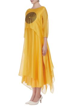 Channel a sunny sense of optimism and vibrance as you wear this yellow chanderi layered handkerchief tunic. Wear as a standalone dress, styled with gold heels and hoop earrings for a great look. 
Handkerchief hemline
Boat neckline
3/4th sleeves - Aza Fashions Layered Tunic, Tunics Online, Gold Heels, Thread Work, Boat Neckline, Womens Tunics, Three Quarter Sleeves, Aza Fashion, Off Shoulder Dress