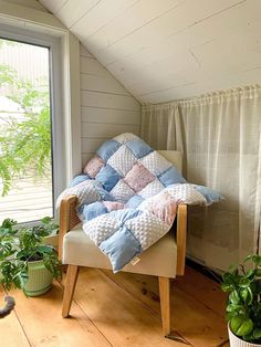 Beautiful children's Quilt Puff type blanket available for baby's enjoyment. The blue, white and pink of this blanket bring a delicate touch of color to baby's environment🍼 Baby Puff Quilt, Fluffy Quilt, Puff Quilts, Puff Blanket, Baby Puffs, Mom Crafts, Puff Quilt, Quilted Blanket, Quilted Baby Blanket