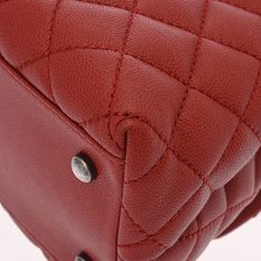 Introducing the Chanel Matrasse Top Handle 29 2Way Red Hand Bag, a timeless piece that effortlessly combines elegance and functionality. Crafted from high-quality red leather and featuring the iconic matrasse stitching, this bag exudes luxury and sophistication. The versatile design allows you to carry it by the top handle for a chic look or use the detachable strap for a more casual vibe.The spacious interior of the Chanel Matrasse Hand Bag provides ample room for all your essentials, making it Red Hand Bag, Classic Chanel, Chanel Logo, Business Meeting, Fendi Bags, Burberry Bag, Hand Bag, Evening Wear, Chanel Bag