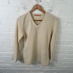 Nwt Kuna Women's V-Neck Pullover Knit Sweater Long Sleeve Beige Size Small Condition: Excellent Used Condition! V-Neck Pullover Style Long Sleeve Knitted Fabric Lightweight Machine Wash Cold Cream Cashmere V-neck Sweater For Winter, Cream Textured Knit V-neck Top, Cream Cashmere V-neck Sweater, V-neck Knitted Cashmere Sweater, Spring Cashmere V-neck Sweater With Long Sleeves, Spring Cashmere V-neck Long Sleeve Sweater, Fitted V-neck Cashmere Sweater, Classic V-neck Textured Knit Sweater, Fitted Casual Cashmere V-neck Sweater