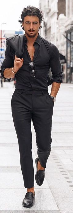 Achieving the perfect black outfit for men 16 ideas - mens-talk.online Mobster Fashion Men, Male Villan Outfit, Men In Black Suits Classy, Male Mafia Outfit, Lucifer Outfits Men, Fancy Men’s Outfits, Black Formal Wear For Men, Classy Male Fashion, Black Dinner Outfit Men