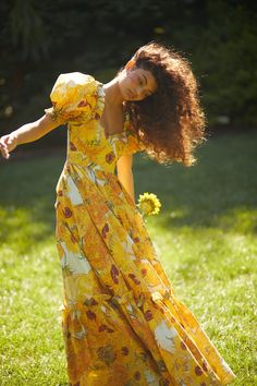 Sunflowers Cotton Ritz Gown Selkie Dress, Sunflower Dress, Luxurious Dresses, Corset Style Tops, Corset Style, Spring Dress, Mode Outfits, An Artist, Dress Brands