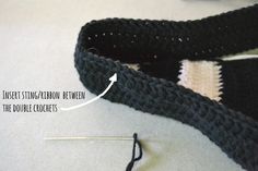 the crochet pattern is being used to make a headband