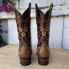 The price INCLUDES taxes and shipping anywhere in the United States. 
The JB-1609 cowgirl boot, in the distinctive orix color, is one of the public's favorites thanks to its exquisite chiseling, a reflection of Mexican leather art. Its square toe and the floral embroidery that adorns the shaft highlight the mastery of its craftsmanship. With a leather lining and upper, this boot is not only beautiful to look at but also comfortable to wear. Made in León, Mexico, the JB-1609 is a collector's item Western Boots For Women, Cowgirl Boot, 7 Eleven, Western Boots Women, Leather Art, Goodyear Welt, Cowgirl Boots, Boots For Women, Western Boots