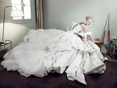 More Dior ..... GOWN Fashion Fotografie, Lara Stone, Dior Collection, Vogue Archive, Dior Dress, White Heat, Annie Leibovitz, Mario Testino, Richard Avedon