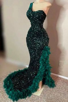 Dark Green One shoulder Split Ruffles High Split Prom Dresses Emerald Green Prom Dress, Prom Dress Pictures, Split Prom Dresses, Sparkly Prom Dresses, Gorgeous Prom Dresses, Green Prom, Mermaid Evening Gown, Sweetheart Prom Dress, Prom Dress Inspiration