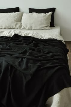 Black waffle coverlet - True Things Black Throw Blanket On Bed, Small Room With Big Bed, Black Linen Bedding, Black Bedding Aesthetic, Bed Spreads Aesthetic, Black Bedspread, Black Throw Blanket, Dark Bedding, Linen Fiber