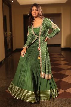 Green silk Anarkali featuring floral embroidery and gota patti work. Paired with a matching tie-up jacket adorned with bandhani print and pearl tassel details., Fit: Relaxed Bandhini Dress Patterns, Bandhani Dress Pattern, Floral Anarkali, Bandhani Print, Silk Anarkali, Bandhani Dress, Scallop Border, Can Can, Women Kurta