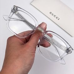 Gucci Gg0184o 012 Eyeglasses Crystal Clear Silver Square Unisex Brand - Gucci Model - Gg0184o Color Code - 012 Frame Color - Crystal Clear Silver Frame Shape - Square Frame Style - Full Rim Frame Material - Acetate Lens Material - Demo / Customisable Size - 50/21/145 Gender - Unisex Year - 2019 100% Uv Protection Authentic! Full Retail Package With All Accessories. Made In Italy