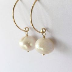 Dainty Pearls Earrings / Pearls Gold Earrings / Bridal Pearls Earrings / Bridesmaids Gift / Minimalist Earrings / Pearls Drop EarringsThese dainty pearls earrings are just perfect for your daily wear or even special occasion! minimalist, yet stands out beautifully! an elegant and lovely pair for bridesmaids gift :)material: sterling silver , gold filled, rose gold filledstone    : fresh water pearlsdimension : 30mm-------♥♥♥-------*** Your beautiful earrings will be packed in a gift box and put Wedding White 14k Gold Filled Hoop Earrings, Delicate Round Single Earring, Delicate Single Round Earring, 14k Gold Filled Wedding Earrings For Pierced Ears, Elegant Small Hoop Adjustable Pearl Earrings, Dainty Adjustable Pearl Earrings, Adjustable Round Dainty Pearl Earrings, Elegant Adjustable Small Hoop Pearl Earrings, Everyday Round Pearl Earrings With Ear Wire