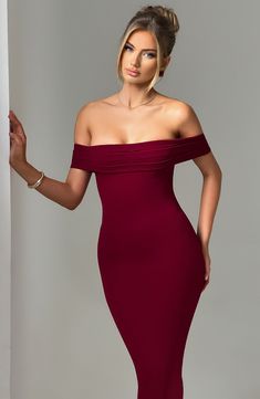 The Bex midi dress is just waiting for a special occasion. Cut from luxury stretch crepe that hugs your body in all the right places, this flattering design features a pleated Bardot neckline and fit and flare skirt. 



Colour: Burgundy.

Luxury stretch crepe fabric.

Fully lined.

Pleated Bardot neckline.

Hugs the figure.

Fit and flare skirt.

Invisible zipper.

Midi length.

Model is an XS and is wearing an XS. Model is an F-cup size.

 Size: XS, S, M, L, XL, XXL Homecoming Dresses Corset, White Dress Spring, Midi Dress Wedding Guest, Long Sleeve Homecoming Dresses, Burgundy Midi Dress, Split Long Dress, Bardot Neckline, Fit And Flare Skirt, Homecoming Dresses Long