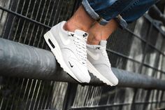 Sneaker Magazine, The Runner, Nike Air Max 1, Web Magazine, White Sneaker, Keep It Cleaner