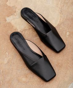 Mia Mule BlackThe new classic Mule has arrived. Meet the Mia—a refined pair fashioned from 100% Italian leather. 100% soft leather. Made in Italy. Square-toe slip-on Mule. | Jenni Kayne Mia Mule Size 41 Gray Wedding, Jenni Kayne, Flat Mules, Chill Outfits, Slip On Mules, Womens Mules, Leather Mules, Boots And Sneakers, Sneaker Heels