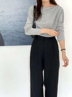 Women spring outfits, old money fashion, old money style, fashion inspo,fashion idea,weekend outfits,minimal style,k-fashion,street style, casual outfit, business casual outfit, work outfit Loose Trousers Outfit, Elegant Fits, Women Business Casual, Business Casual Outfit