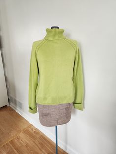 This vintage sweater is a colorful addition to any wardrobe. Jeanne Pierre Circa 1990s- 2000s 100% cotton Made in Hong Kong The turtleneck sweater is a vibrant shade of green. Tag size: large Shoulder to hem length: 19.25 inches Sleeve length: 21.5 inches Chest: 36 inches This sweater is in great vintage condition. Feel free to send me any questions! Y2k Style Fitted Sweater, Green Y2k Style Winter Sweater, Fitted Cotton Y2k Sweater, Y2k Style Cotton Sweater For Spring, Fitted Crew Neck Sweater 90s Style, Fitted 90s Crew Neck Sweater, 90s Fitted Crew Neck Sweater, 90s Style Relaxed Fit Fall Sweater, Y2k Style Cotton Sweater For Fall