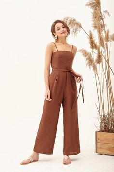 Summer Jumpsuit Outfit, Kimono Lingerie, Natural Linen Pants, Jumpsuit Outfit Casual, Jumpsuit Denim, Brown Jumpsuits, Chique Outfit, Linen Overalls, Linen Romper