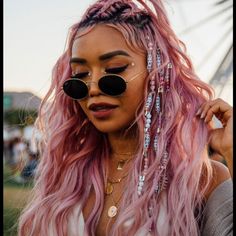 3 Pack Of Brand New Pink Hair For Feed In Braids! These Are So Perfect For A Festival Or Every Day Wear. Each Package Is 100g Rave Hairstyles, Festival Hairstyles, Coachella Hair, Festival Braids, Concert Hairstyles, Rave Hair, Feed In Braid, Braids With Curls, Natural Hair Styles Easy