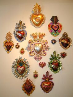 there are many heart shaped brooches on the wall