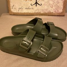 New - Never Worn - Birkenstock Arizona Eva Sandals In Army Green . No Original Box - Size 43 Green Footbed Sandals With Round Toe For Vacation, Green Round Toe Footbed Sandals For Vacation, Green Footbed Sandals With Buckle Closure For Summer, Green Footbed Sandals With Removable Insole For Beach, Green Footbed Sandals For The Beach, Green Buckle Closure Sandals For Beach, Green Open Toe Footbed Sandals For Beach, Green Open Toe Footbed Sandals With Buckle Closure, Green Beach Sandals With Buckle Closure