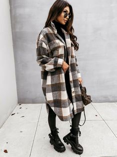 Newyear Outfit, Winter Mode Outfits, Plaid Print Shirt, Look Rock, Elegante Casual, Jacket Fashion, Outfit Winter, Long Sleeve Plaid