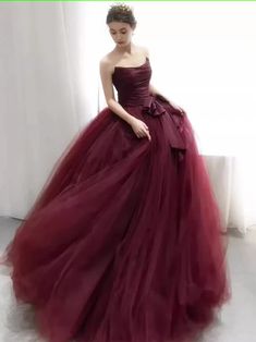 Вечірня сукня з кульового сукню Maroon Ball Gowns, Formal Dress Pictures, Black Lace Evening Dress, Top Prom Dresses, Red Lace Prom Dress, Prom Dress Pictures, Burgundy Homecoming Dresses, Prom Dresses Yellow, Strapless Prom Dresses