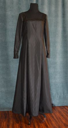 We offer READY TO SHIP Renaissance/ Medieval Dress (lined) with dagged hemlines on the side and undertunic (black). Picture number 5 shows detail of dagged hemline. Decoration on the front. Snap closures on dagged hemlines. Undertunic is unlined with zip closure on back and long sleeves. Size: Medium. Fabric: polyester blends. Visit my youtube channel for more details of this outfit (you will have to copy/paste the URL into your address bar): https://www.youtube.com/watch?v=ESPwoP8sE7Q The dress Fitted Long Sleeve Victorian Dress In Medieval Style, Fitted Long Sleeve Victorian Dress, Gothic Long Sleeve Medieval Wedding Dress, Fitted Long Sleeve Victorian Dress For Medieval Festivals, Medieval Style Fitted Formal Dress, Medieval Long Sleeve Formal Dresses, Medieval Victorian Dress With Fitted Bodice And Long Sleeves, Fitted Medieval Dress With Long Sleeves For Evening, Traditional Fitted Medieval Dress With Long Sleeves