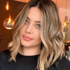 Latina Balayage Hair Short, Highlighted Brown Hair Short, Brush Light Hair, Short Dyed Blonde Hair, Short Hair Dirty Blonde, Dirty Blonde Short Hair, Short Highlighted Hair, Short Dirty Blonde Hair, Lala Hair