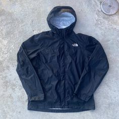 Vintage 1990s The North Face Windbreaker Jacket - Size L (Length 29", Chest 24") - Overall great vintage condition (flaws pictured) - Message for more information Please take note of the measurements listed as these are vintage clothes and may fit different than the tag size. Follow our page for more vintage clothing drops! DISCLAIMER: All items are vintage so please be mindful that if by chance there is a flaw on the item we simply may have just missed it. Inquire for more product information. Black Windbreaker Jacket, North Face Windbreaker, Black Windbreaker, Black North Face, Vintage Clothes, Outdoor Hiking, Windbreaker Jacket, Spring And Fall, North Face