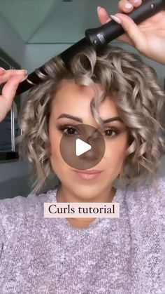 Curling Iron Curls Short Hair, Tiny Curls Hairstyles, Curling A Short Bob, Mermaid Curls Short Hair, Curling Shoulder Length Hair Tutorial, Shoulder Length Hair With Curls, Curling Short Layered Hair, Bouncy Bob Hairstyles, How To Style Bob Hair