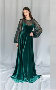 LIVRAISON GRATUITE aux États-Unis. La robe d'invité de mariage vert émeraude est parfaite pour le jour de votre mariage, pour une robe d'invitée de mariage, pour la demoiselle d'honneur et pour toutes les occasions spéciales, fêtes et cocktails, robe de soirée, robe de mère de la mariée, robe de réception, robe de demoiselle d'honneur ou robe de mariée simple , séance photo, baby shower, showers nuptiales, bienvenue pour bébé. Cette élégante robe longue trapèze est très féminine et élégante et c Sparkle Bridesmaid Dress, Green Wedding Guest Dresses, Long Sleeve Bridesmaid Dress, Dress Sparkle, Emerald Dresses, Bridesmaid Colors, Maid Of Honour Dresses, Elegant Prom, Cocktail Dress Formal