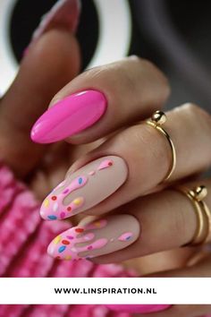 Zomer nagels, vrolijke en felle kleuren waar je meteen vrolijk van wordt. Doe inspiratie op en leef je uit! Noah Kahan Nails, Sprinkle Nails, April Nails, Unghie Nail Art, Food Inspired, Inspired Nails, Crazy Nails