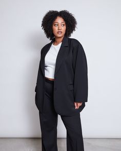 A Classic Perfect for the office or to upgrade your casual everyday outfit: Introducing our oversized blazer DURANCE. Our blazer features two side pockets with a flap, a classic collar and lapel, button row and has a loose and and very oversized fit. DURANCE is made of recycled polyester mixed with EcoVero™. If in doubt, take one size smaller than usual. Btw: The name DURANCE is derived from the river Durance passing through the South-East of France.