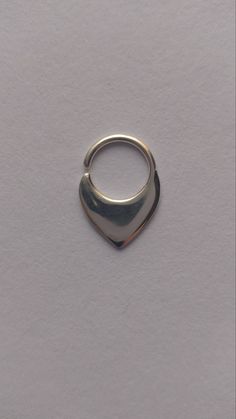 I made this septum ring entirely in sterling silver. Highly polish for a shiny look. Can also be made in solid gold upon request. 18 gauge ring and inside diameter in 7.3 mm for a snug fit. The lenght from the bottom of the hoop to the pointy part measures 6mm Funky Septum Rings, Septum Nose, Septum Piercing, Nose Ring Stud, Body Mods, Septum Ring, Body Jewelry, Solid Gold, Piercings