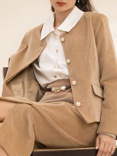 Get this vintage blazer in Simple Retro. 2021 A/W simple retro style. Corduroy Outfit, Khaki Corduroy Pants, Tweed Jacket Outfit, Silk Clothes, Create A Brand, Simple Retro, Corduroy Blazer, Vintage Blazer, Thrift Shopping