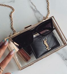 Trendy Rectangular Evening Bag For Night Out, Trendy Rectangular Bag For Night Out, Modern Rectangular Evening Bag For Night Out, Modern Rectangular Clutch For Night Out, Clutch Outfit, Purse Aesthetic, Transparent Clutch, Purse Outfit, Clear Clutch