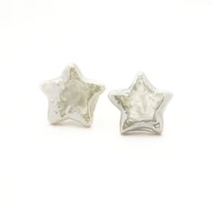 Certain to be your favourite accessory, the Clio stud earrings feature whimsical star-shaped baroque pearls. Perfect for everyday wear or special occasions, a must-have mainstay to your jewellery collection. Rhodium-Plated Sterling Silver Freshwater Star-Shaped Baroque Pearls  Pearls vary in sizes, shapes and colour due to their natural origin, making each jewellery piece truly one-of-a-kind.  Last on, first off: put on your jewellery last to avoid contact with perfumes, cosmetics, make-up and h Jewellery Simple, Star Pearl, Simple Silver Jewelry, August Birthstone Jewelry, July Birthstone Jewelry, Pearl Jewellery, Sterling Silver Jewellery, Jewelry Ring Box, Demi Fine Jewelry