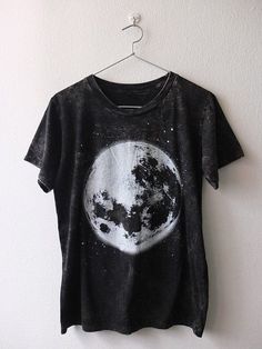 aqui eu vou colocar algumas coisas do script para sua realidade desej… #ficçãoadolescente # Ficção adolescente # amreading # books # wattpad Story Script, Punk Rock Outfits, Moon Black, Rock Outfits, Moon Print, Punk Fashion, Black T Shirt, Punk Rock, Star Fashion