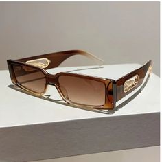 Classy Cheetah Sunglasses Cheetah Rectangle Fashion Sunglasses Retro Anti-Reflective Color Block Sun Shades For Summer Beach Party Everyday Wear Brown/Gold Mirror Width - 148mm/5.83in Frame Height - 33mm/1.3in Frame Width - 67mm/2.64in Distance Between Nostrils - 17mm/0.67in Leg Length - 145mm/5.71in Nwot Cheetah Sunglasses, Summer Beach Party, Sunglasses Retro, Brown Sunglasses, Retro Sunglasses, Gold Mirror, Colored Sunglasses, Beach Party, Brown Gold