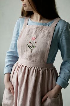 Apron Dress Pattern Free, Pinafore Apron Pattern Free, Gardener Aesthetic Outfit, Cottage Core Apron, Diy Linen Dress, Apron Aesthetic, French Apron, Pinafore Apron Pattern, Embroidered Pinafore