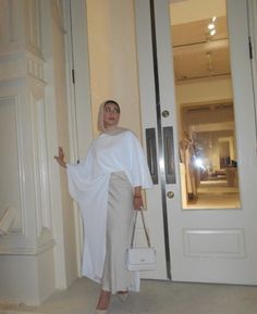 Brunch Outfit Hijab, White Outfits For Women Hijab, Hijabi Outfits Elegant, Hijab Fashion Inspiration Summer 2024, White Hijabi Outfits, Modest Summer Outfits 2024, Fancy Hijabi Outfits, Hijabi Dinner Outfit, Summer Outfits Modest Hijab