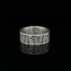 a wedding ring with leaves engraved on it